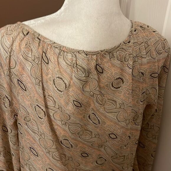 Ann Taylor Loft Blouse. Size 8 EUC - Picture 5 of 7